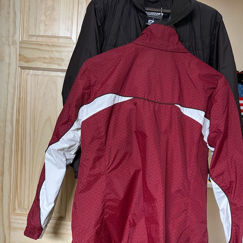 Columbia parka 3in 1 interchange / zip in jacket 
Womens large